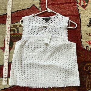 NWT Banana Republic white cropped sleeveless shirt. Size XS. Lined